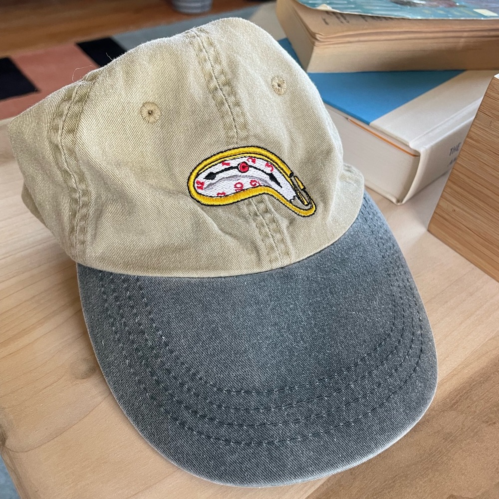 Salvador Dali hat